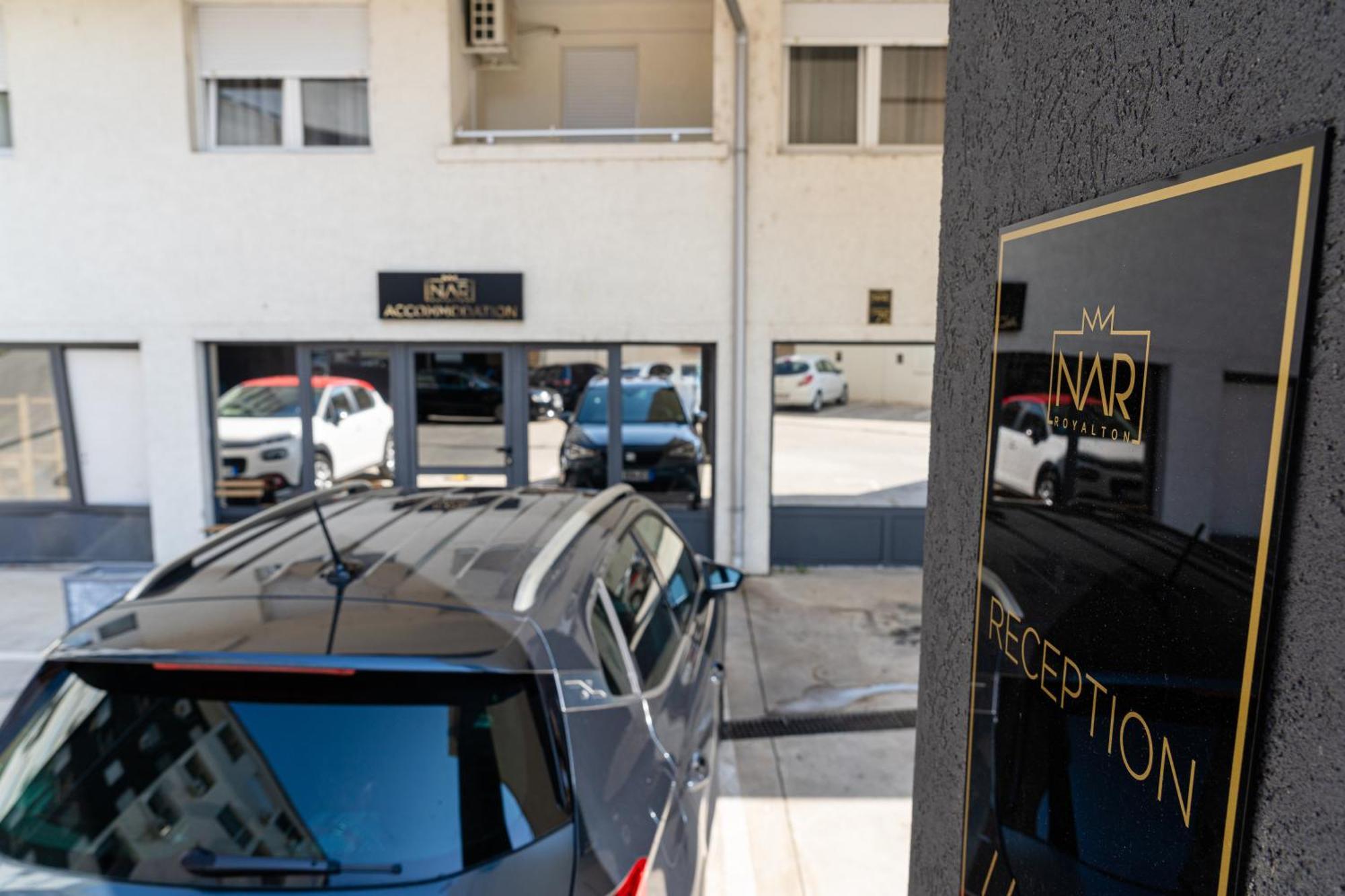 Nar Royalton Accommodation Ni 외부 사진